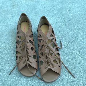 Bella Vitalace up shoes. Never worn